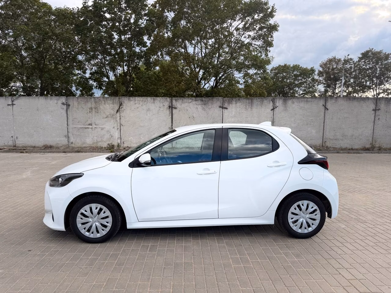 Toyota Yaris фото 4