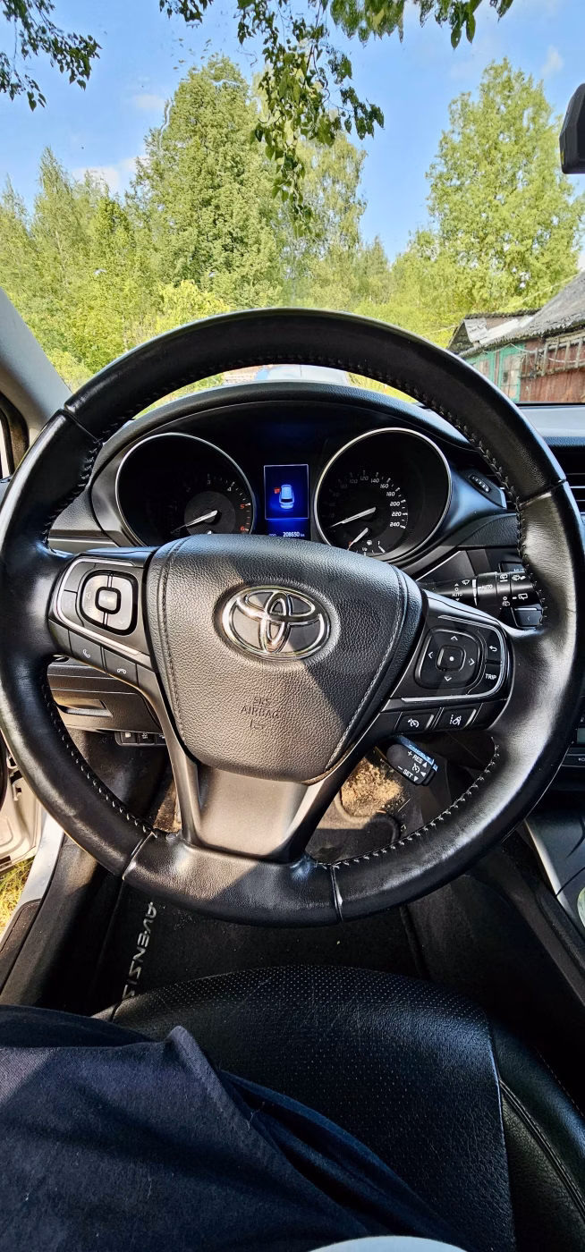 Toyota Avensis фото 6