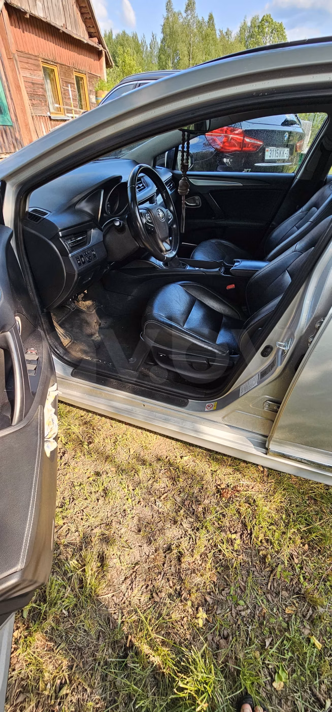 Toyota Avensis фото 8