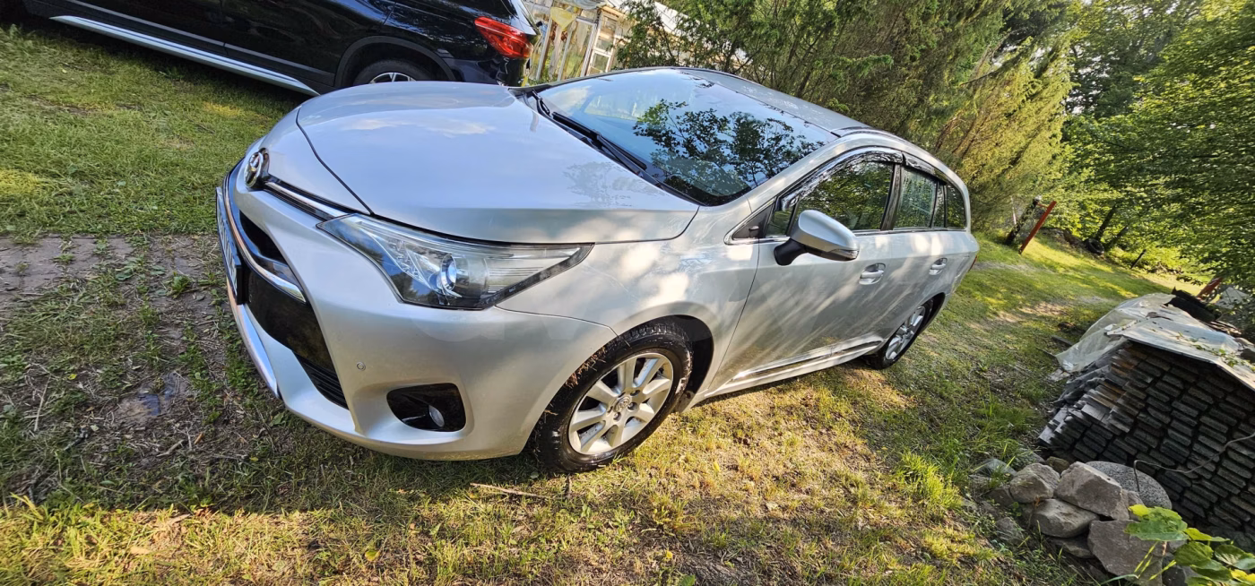 Toyota Avensis фото 7
