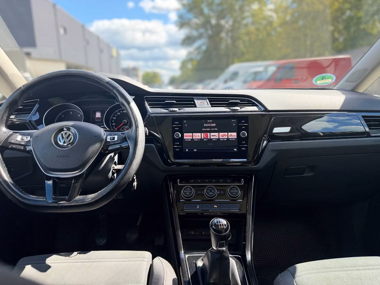 Volkswagen Touran фото 12