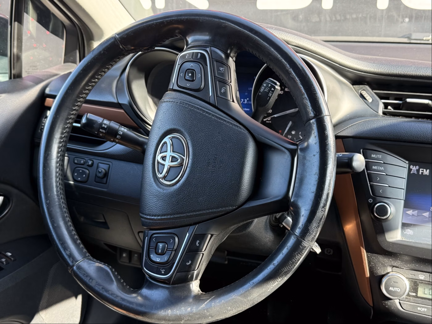 Toyota Avensis фото 12