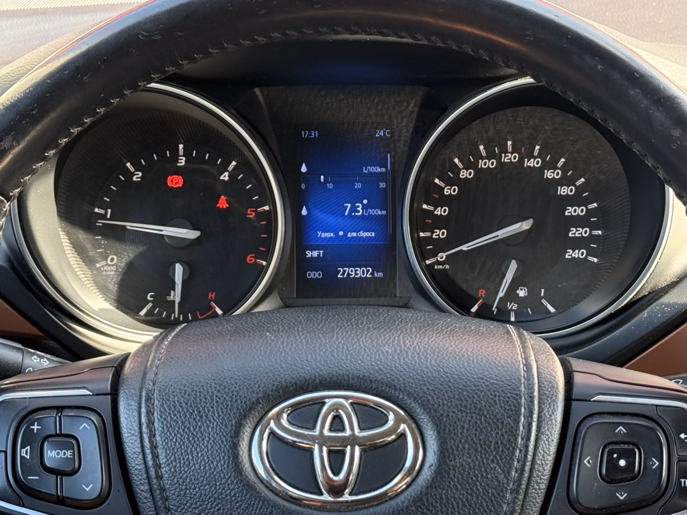 Toyota Avensis фото 13