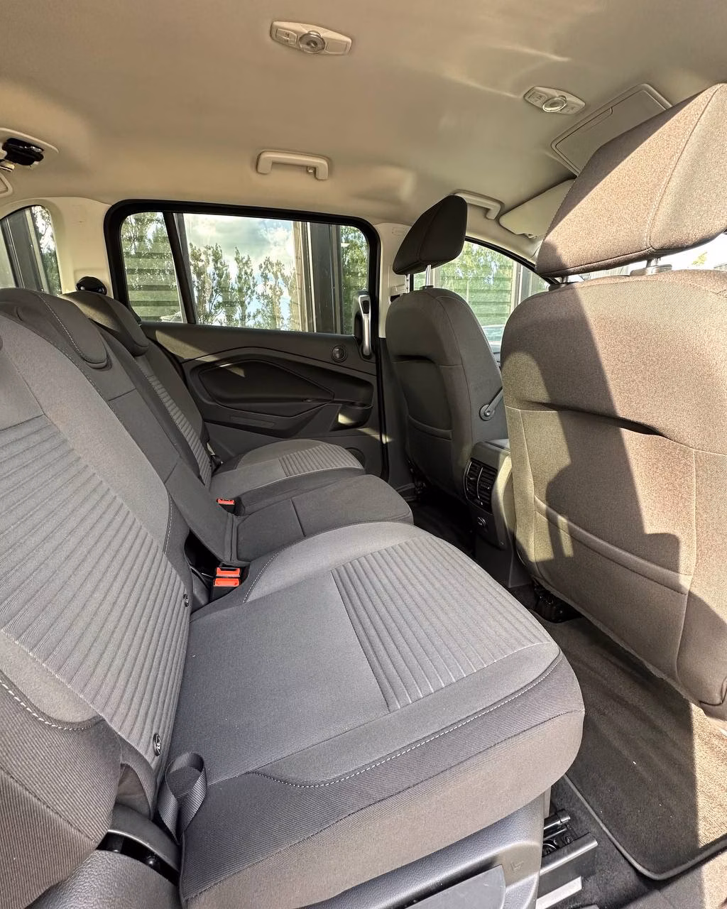 Ford Grand C-Max фото 13