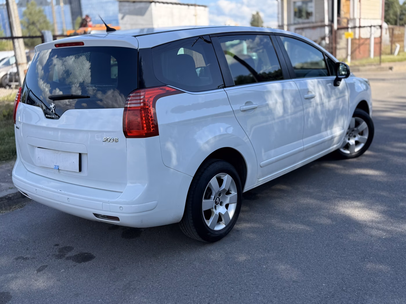 Peugeot 5008 фото 9