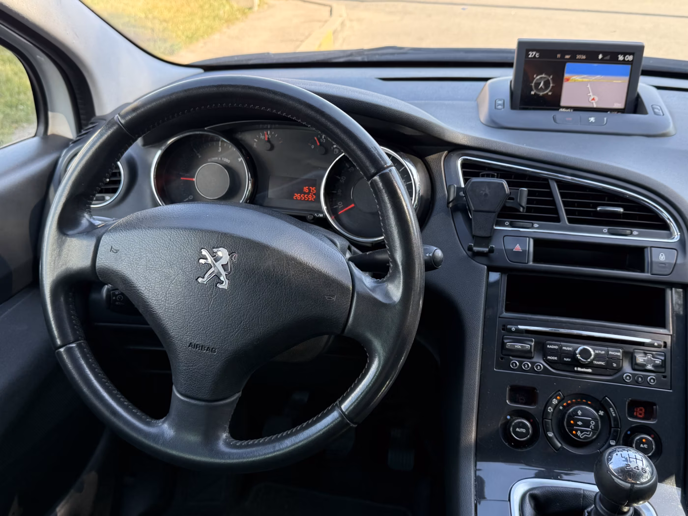 Peugeot 5008 фото 17