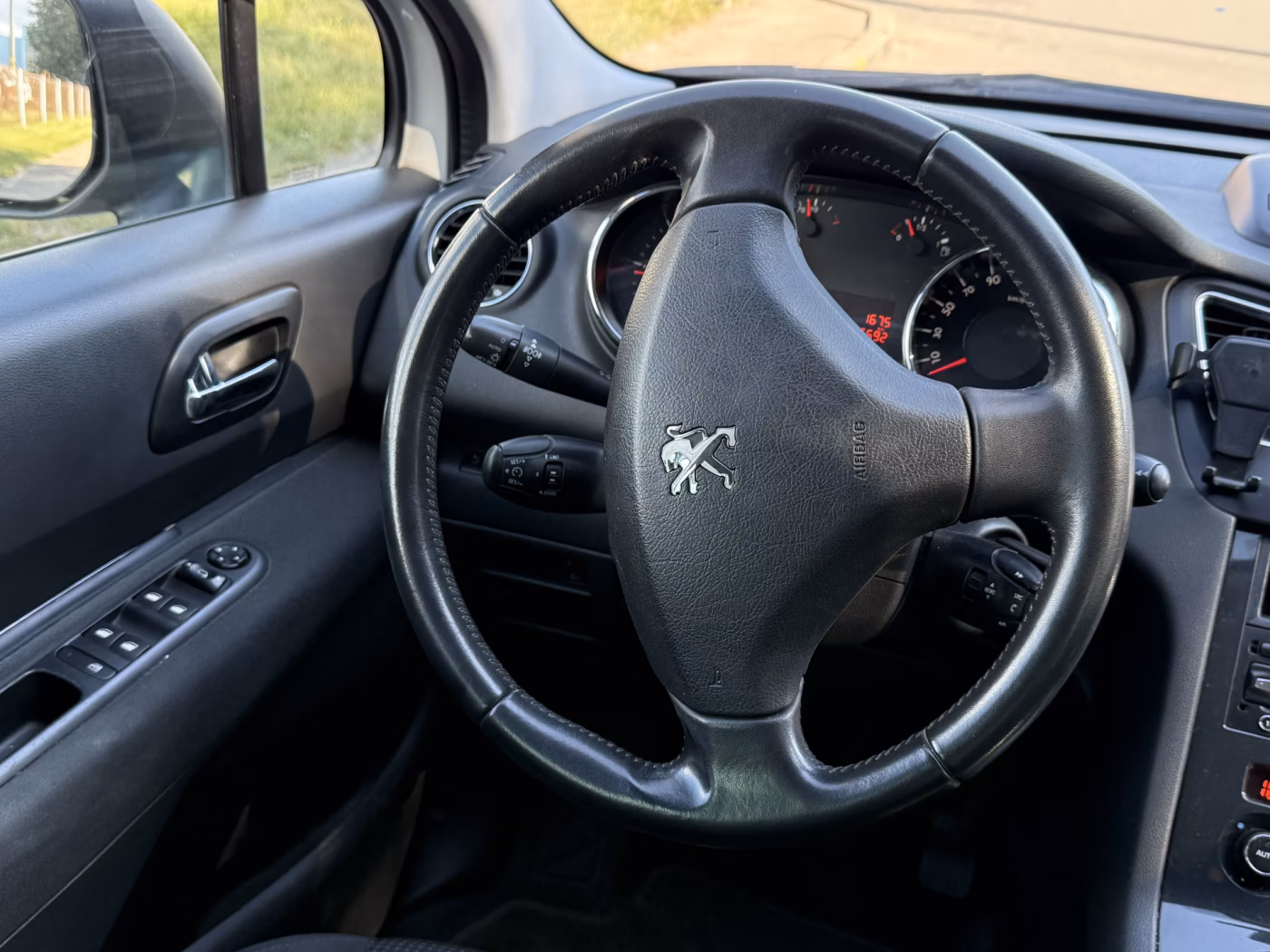 Peugeot 5008 фото 18