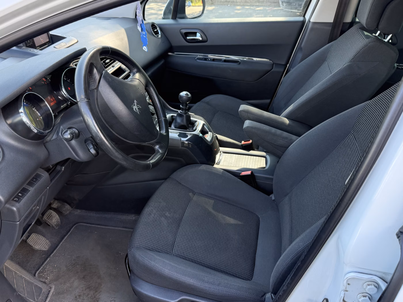 Peugeot 5008 фото 13
