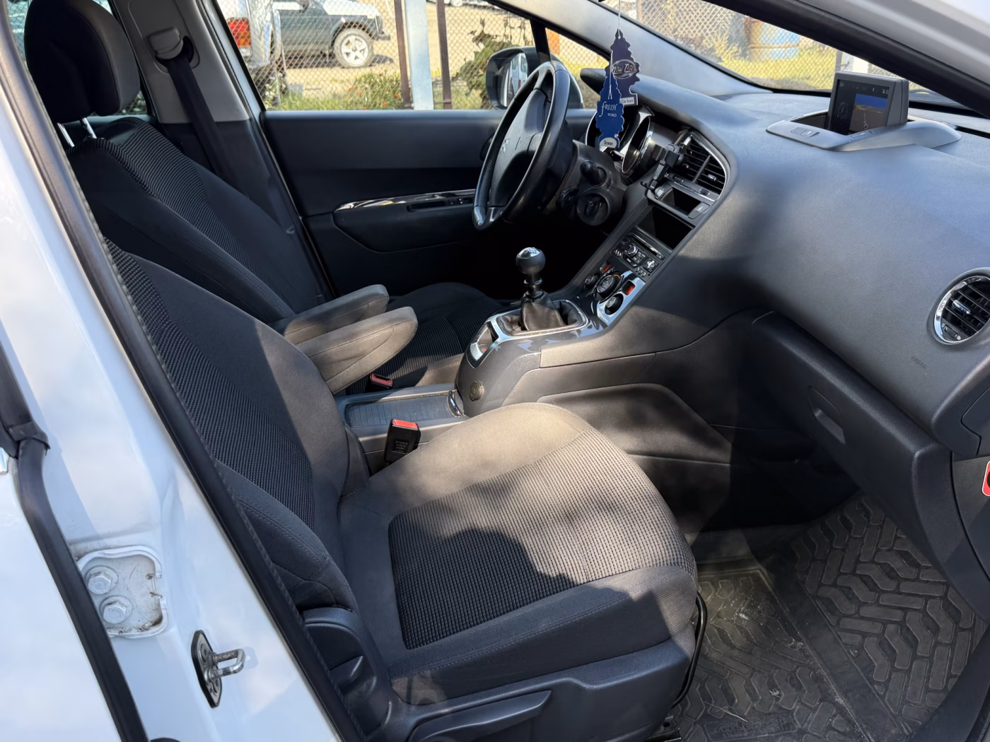 Peugeot 5008 фото 14