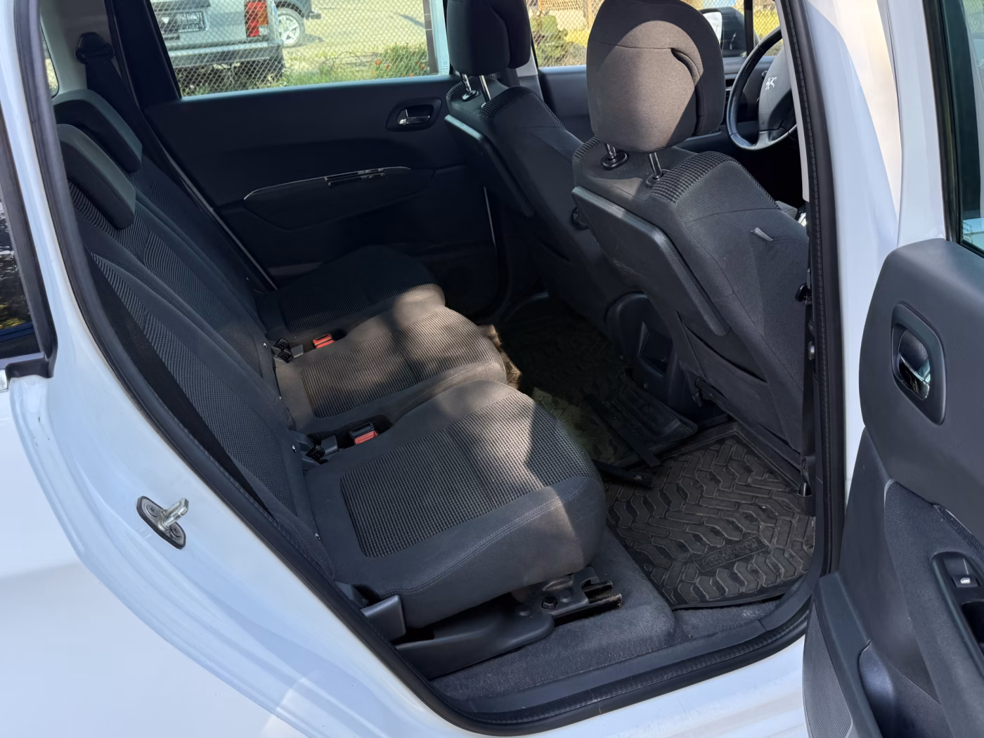 Peugeot 5008 фото 15