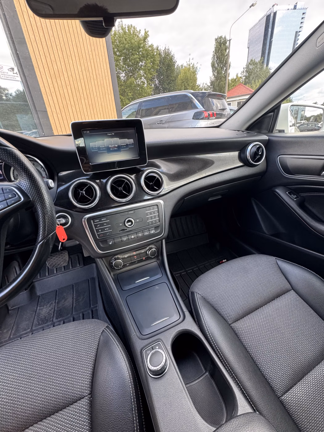 Mercedes-Benz CLA фото 10