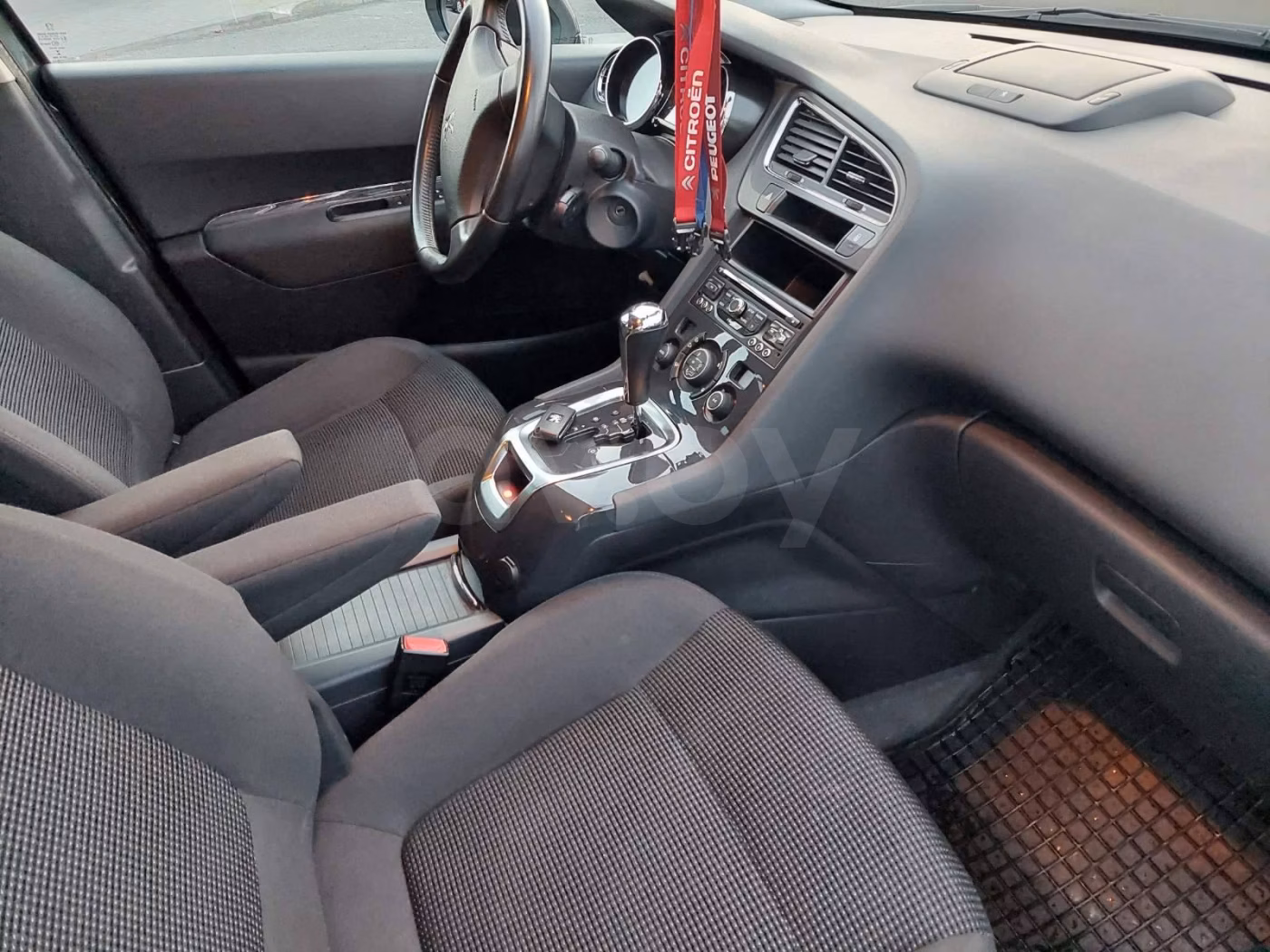 Peugeot 5008 фото 16