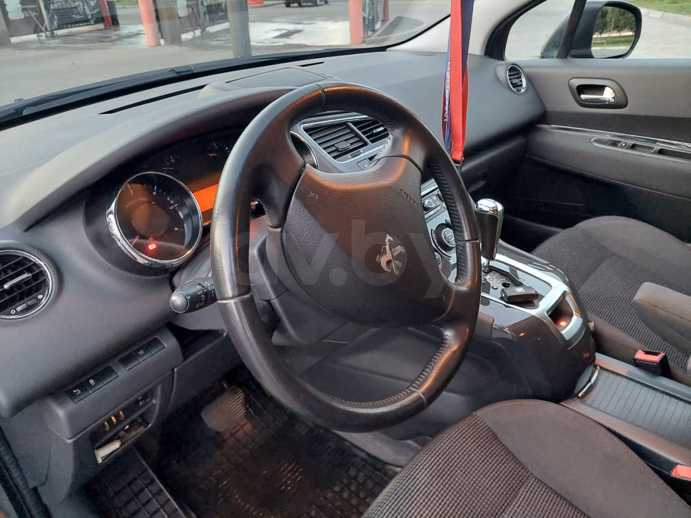 Peugeot 5008 фото 10