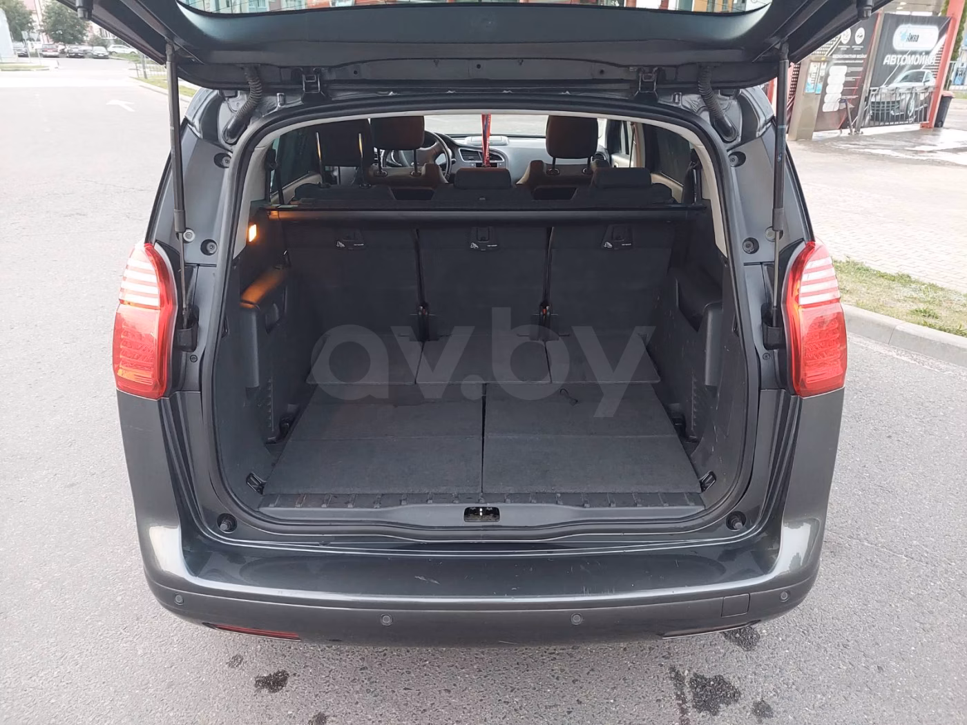 Peugeot 5008 фото 11