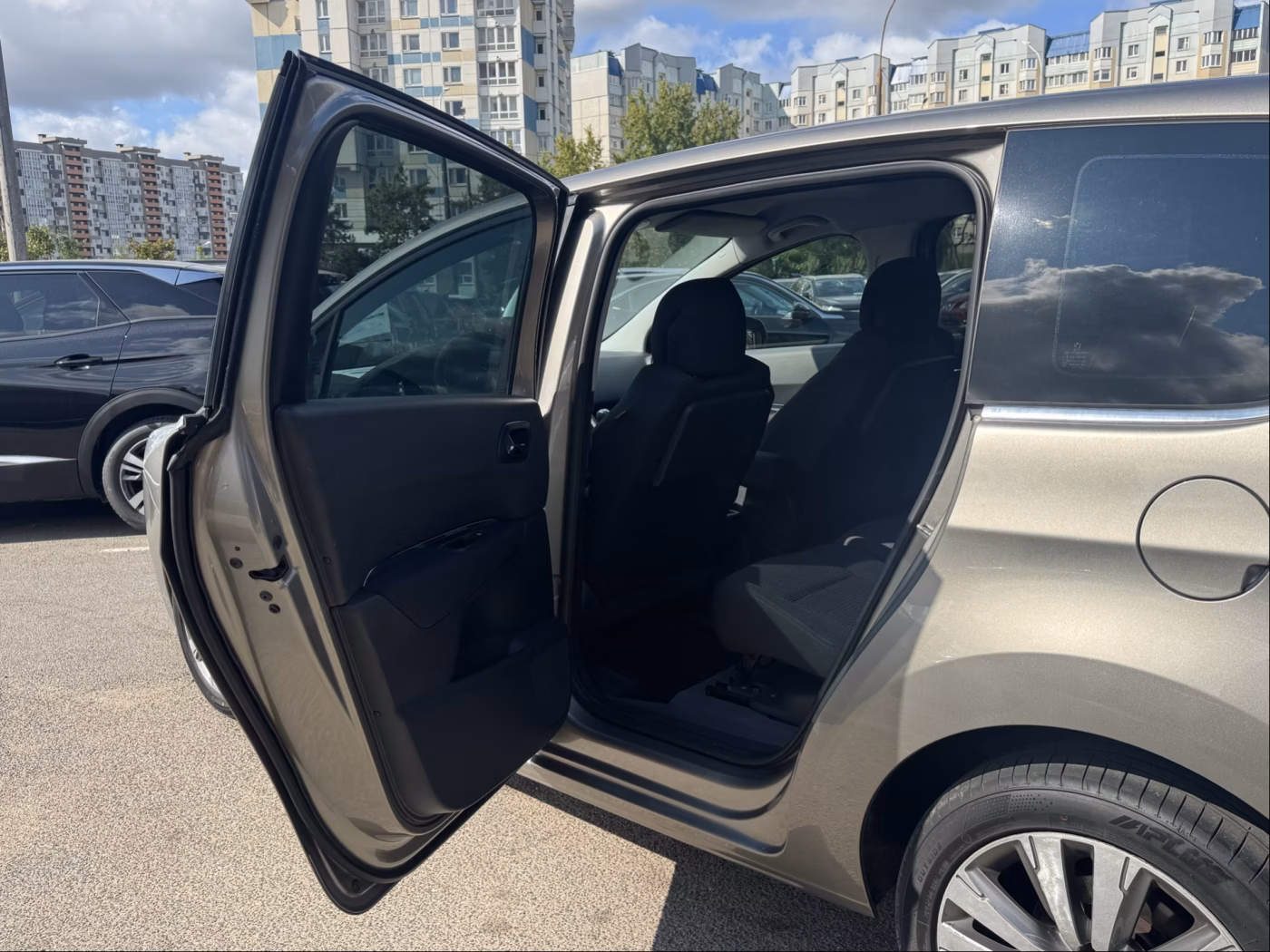 Peugeot 5008 фото 11