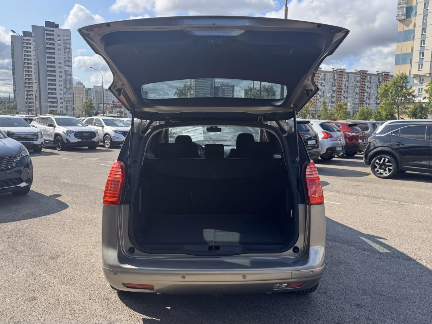 Peugeot 5008 фото 13