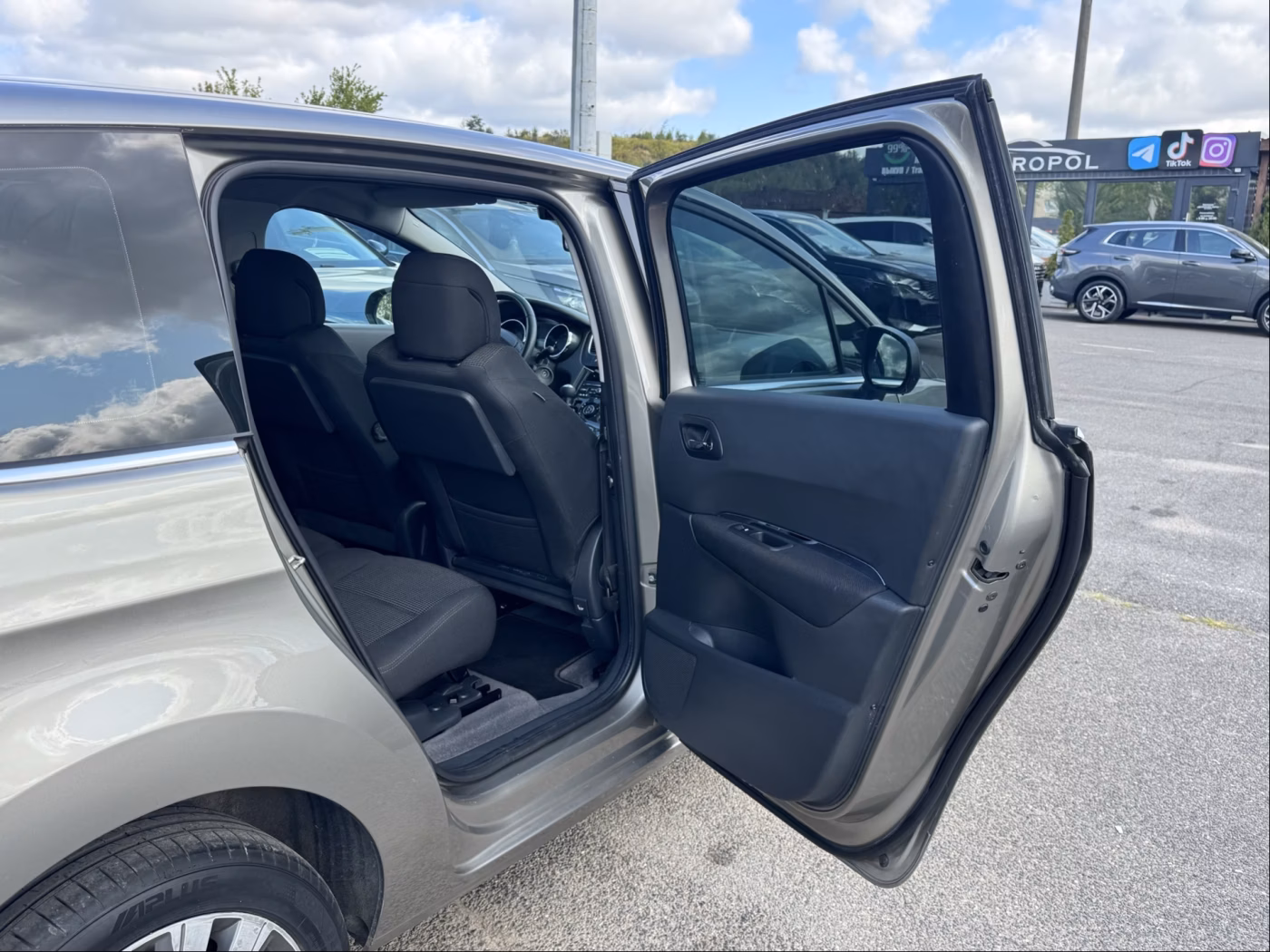 Peugeot 5008 фото 15