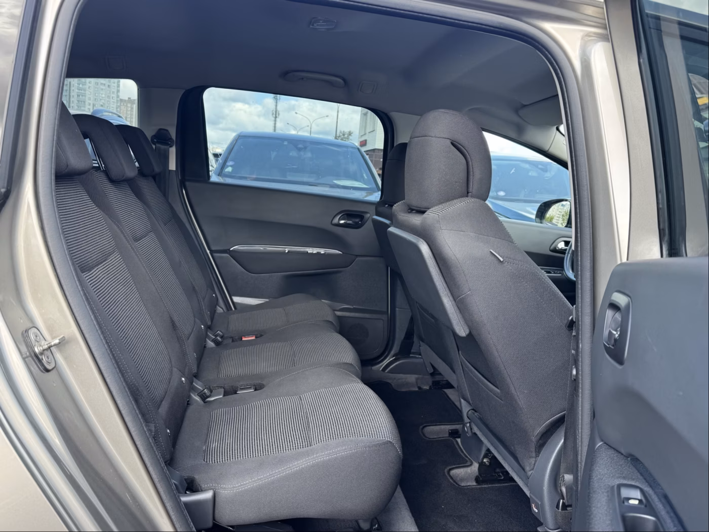 Peugeot 5008 фото 16