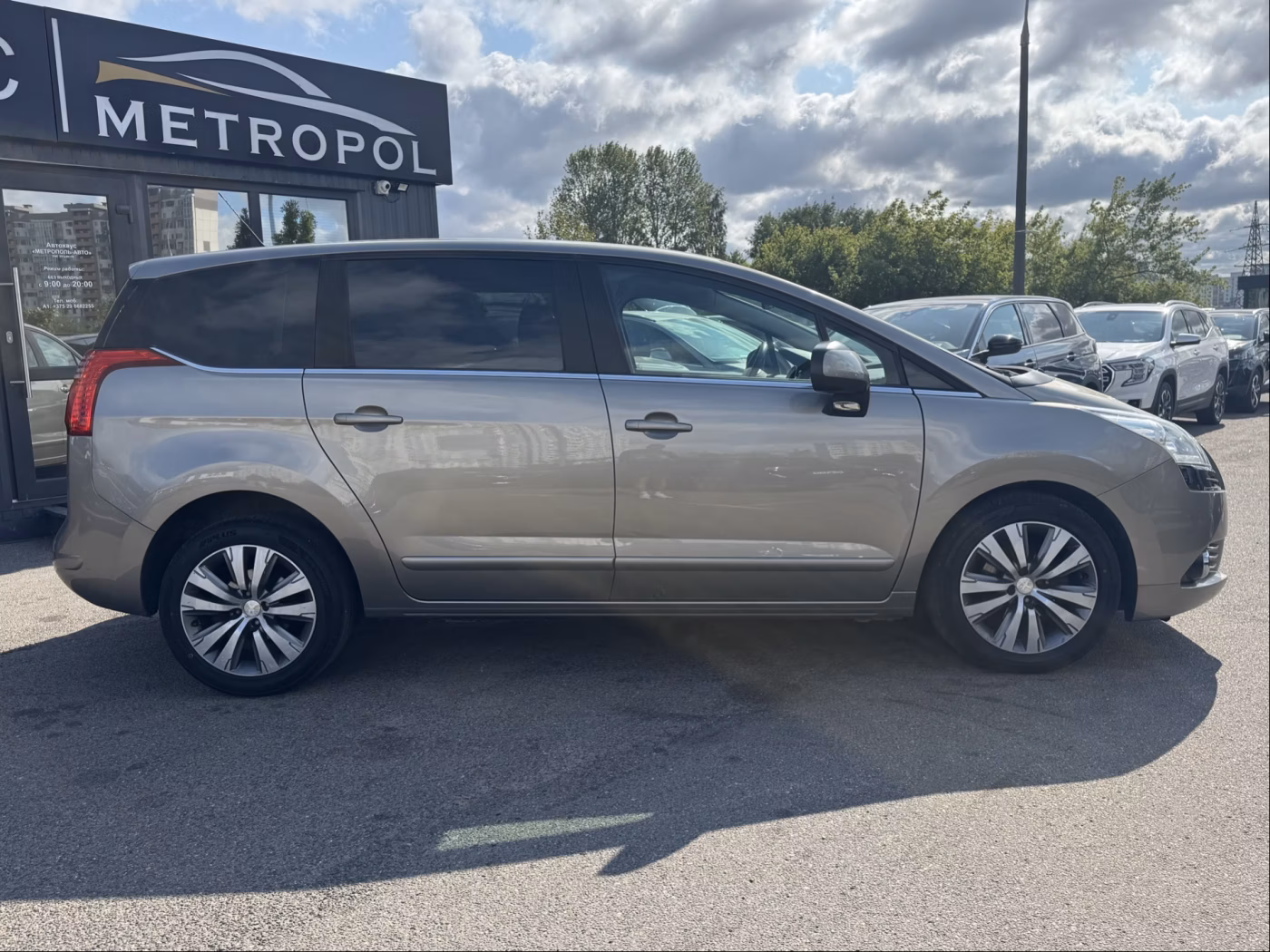 Peugeot 5008 фото 8