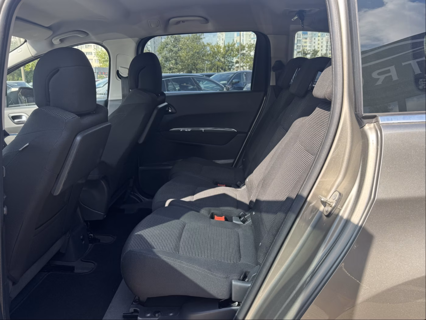Peugeot 5008 фото 12