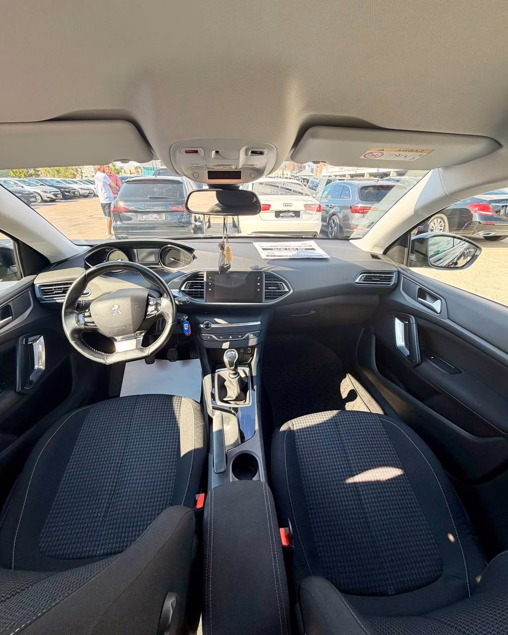 Peugeot 308 фото 9