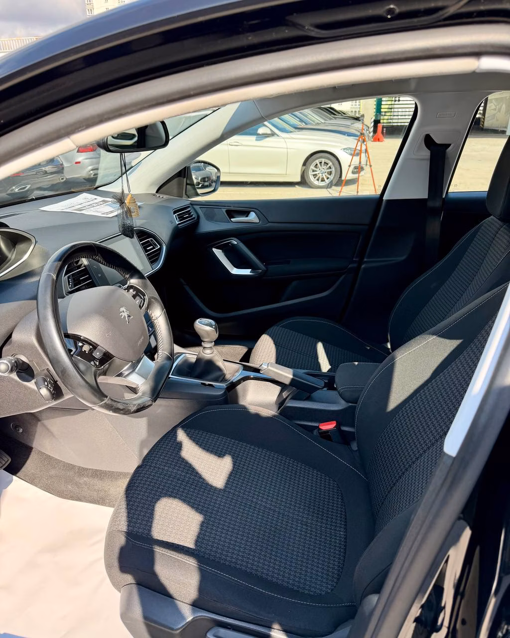Peugeot 308 фото 10