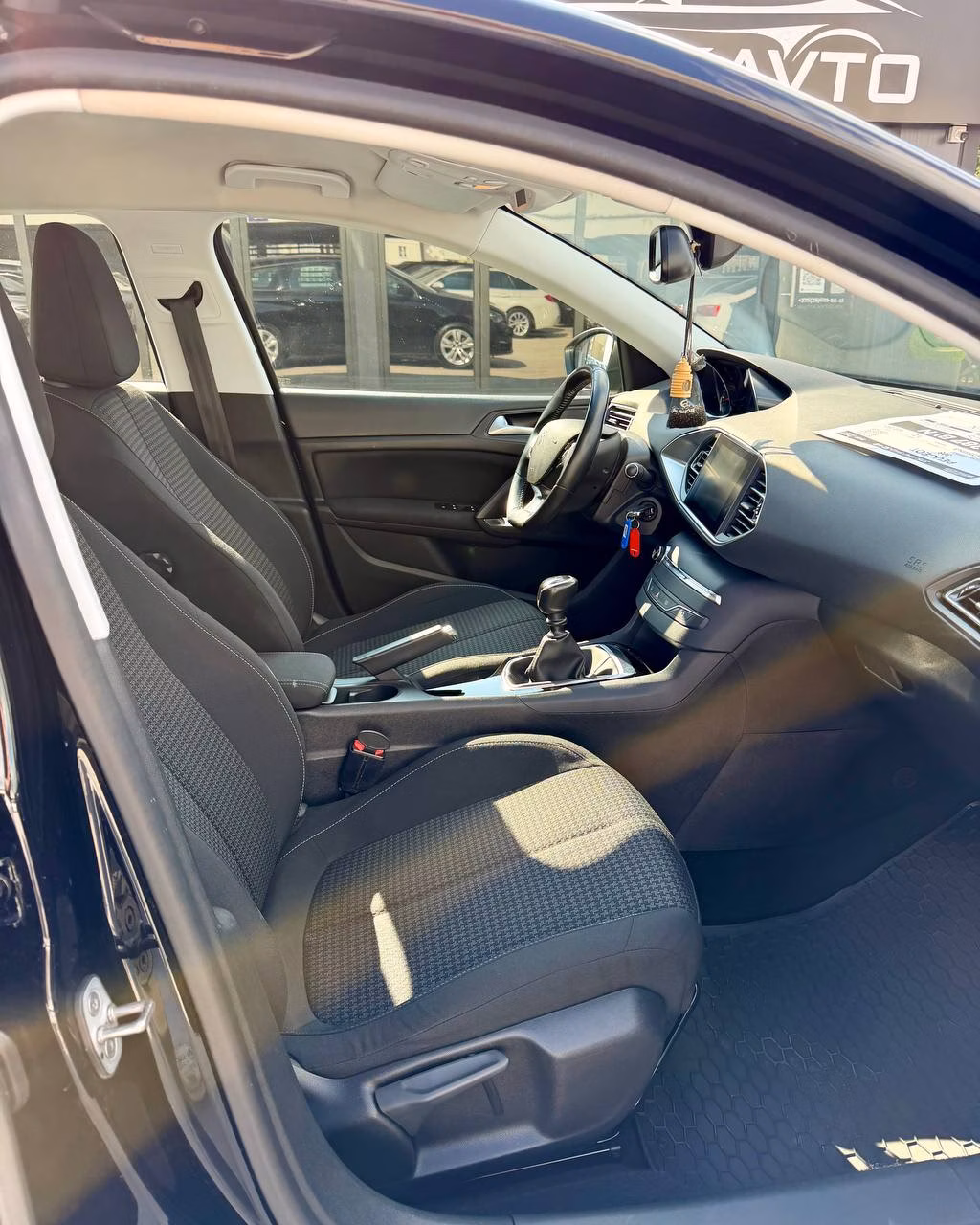 Peugeot 308 фото 14