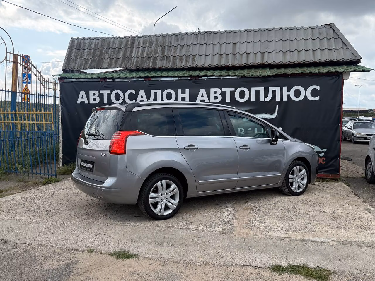 Peugeot 5008 фото 10