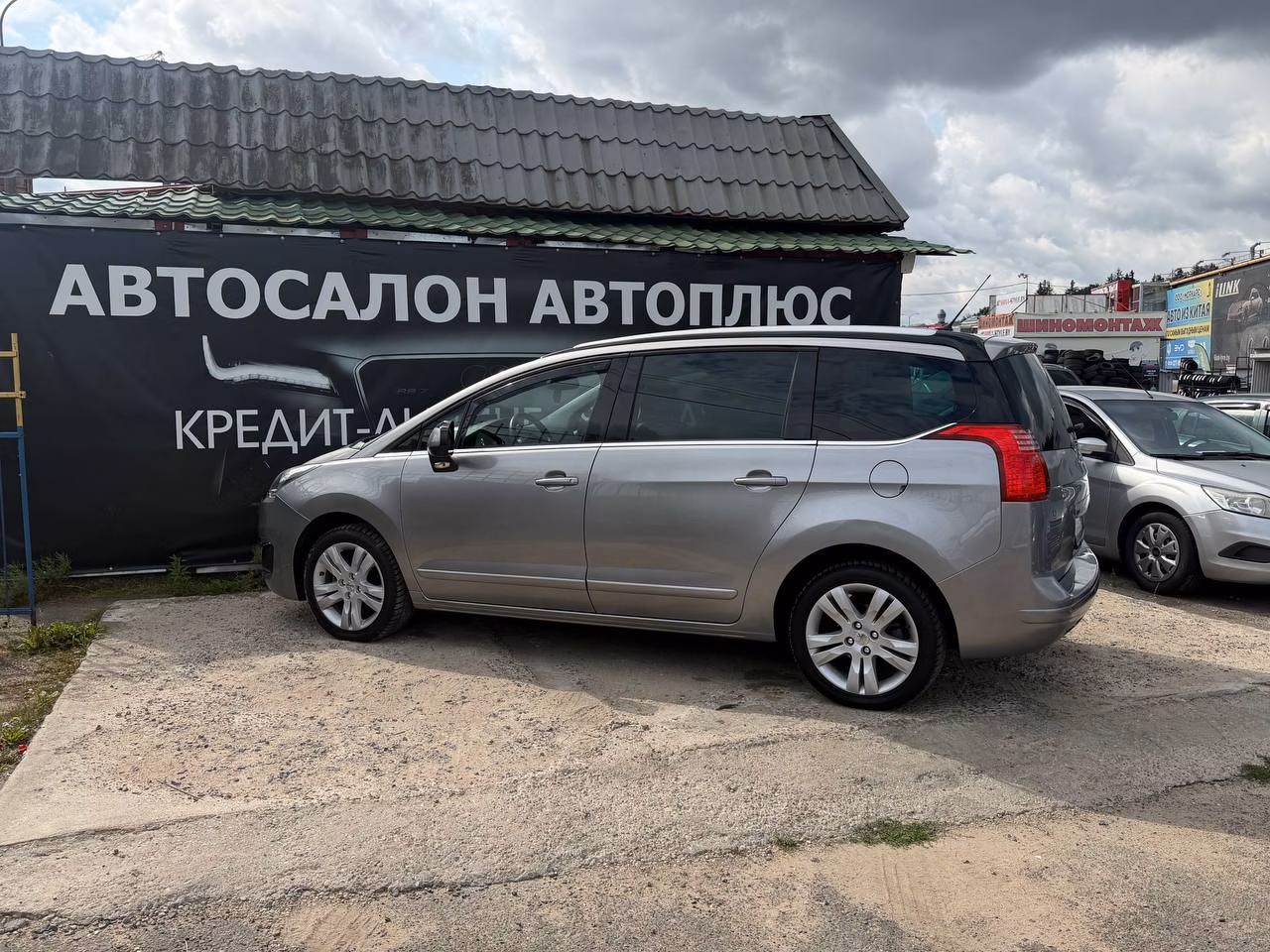 Peugeot 5008 фото 11
