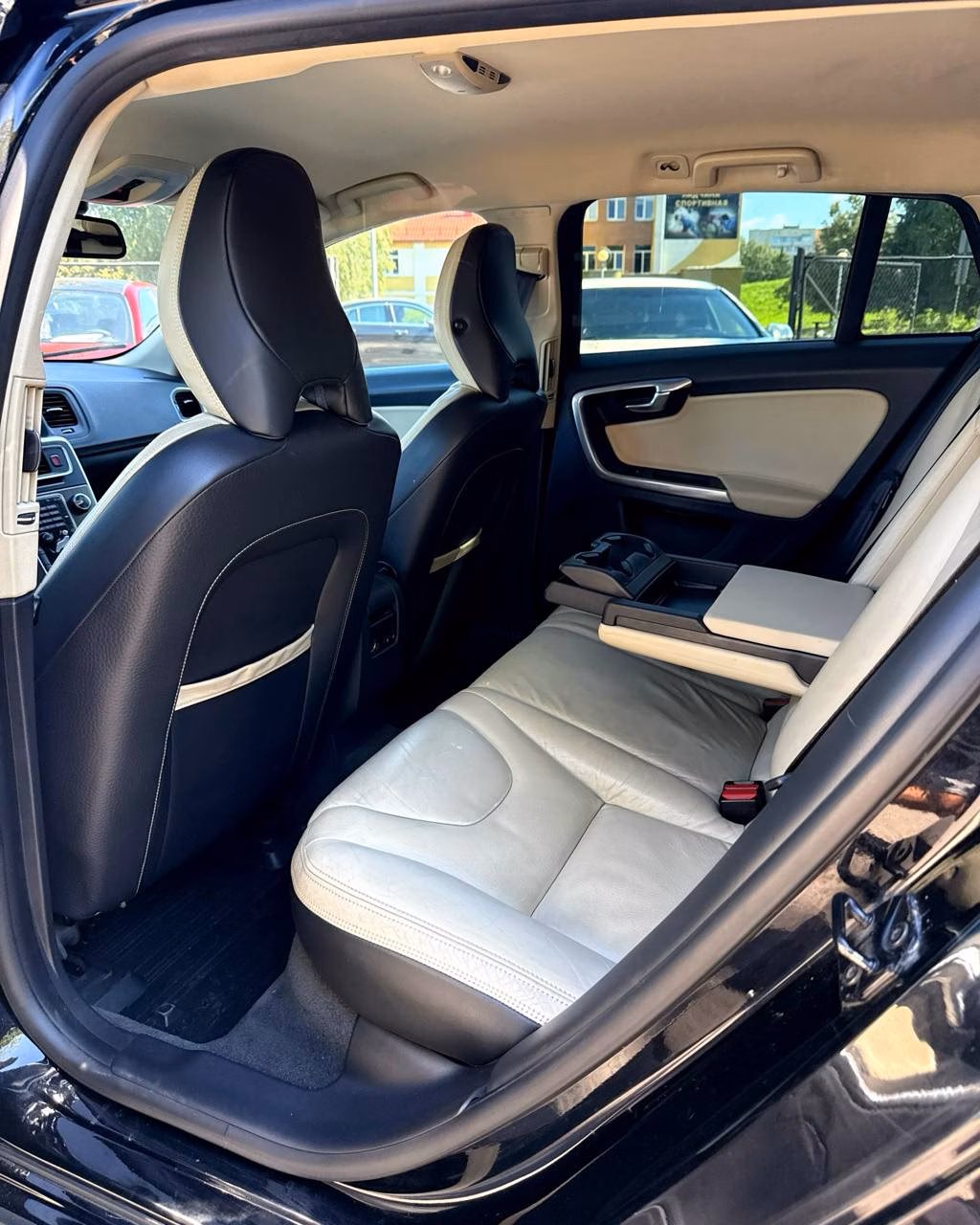 Volvo V60 фото 11