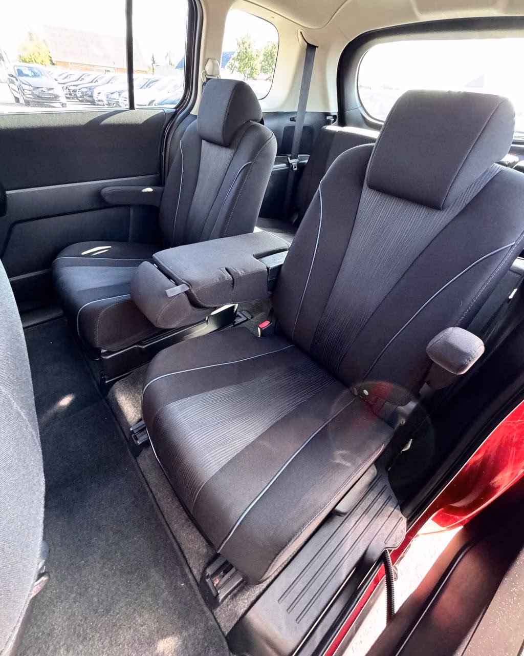 Mazda 5 фото 11
