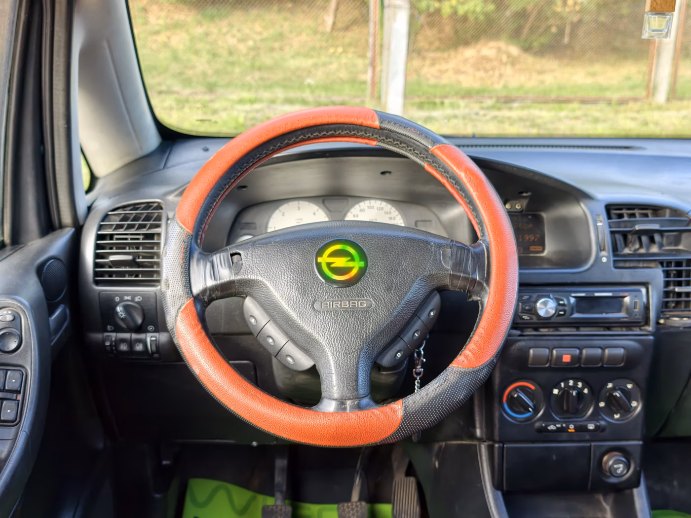 Opel Zafira фото 16