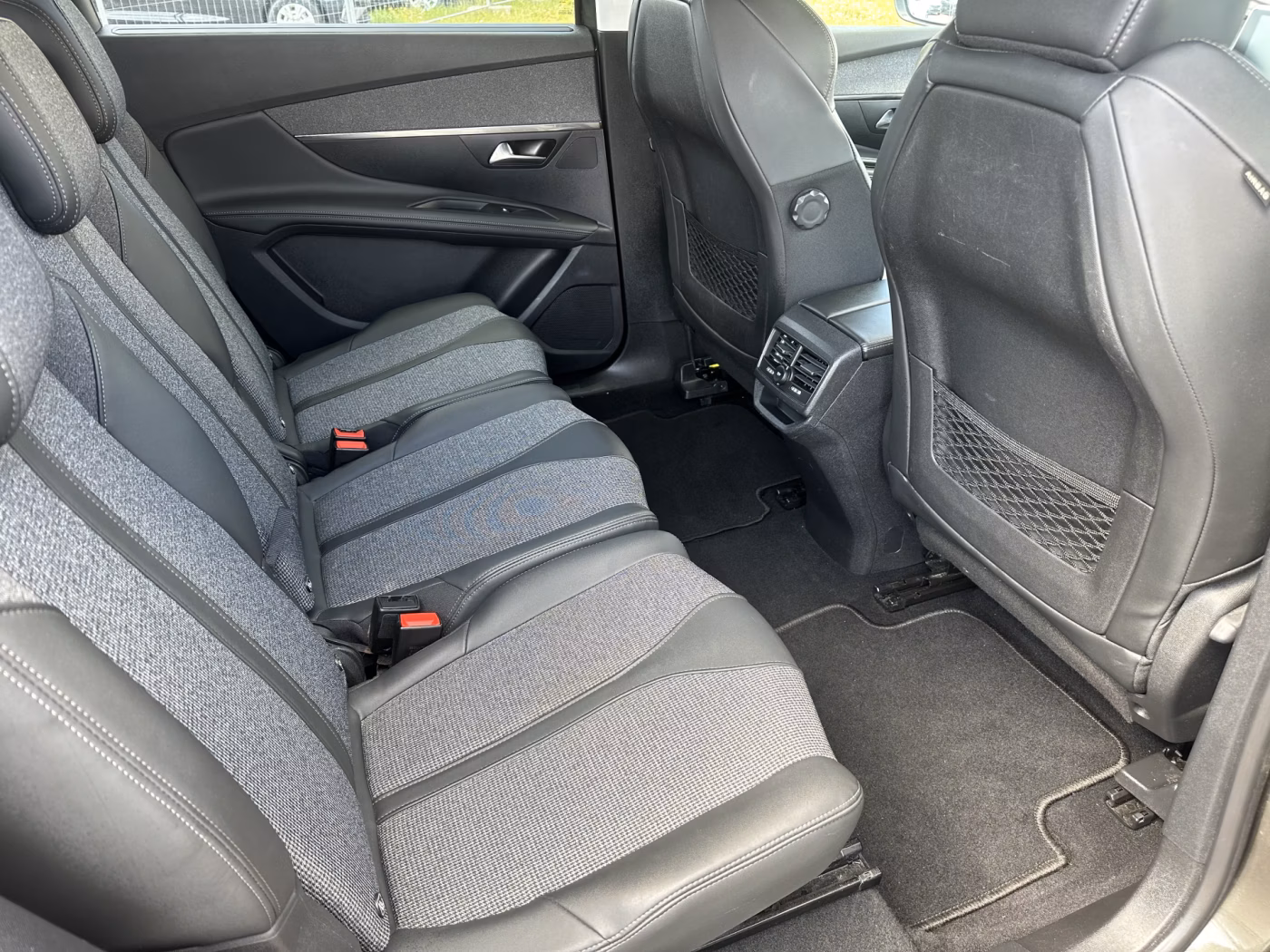 Peugeot 5008 фото 12