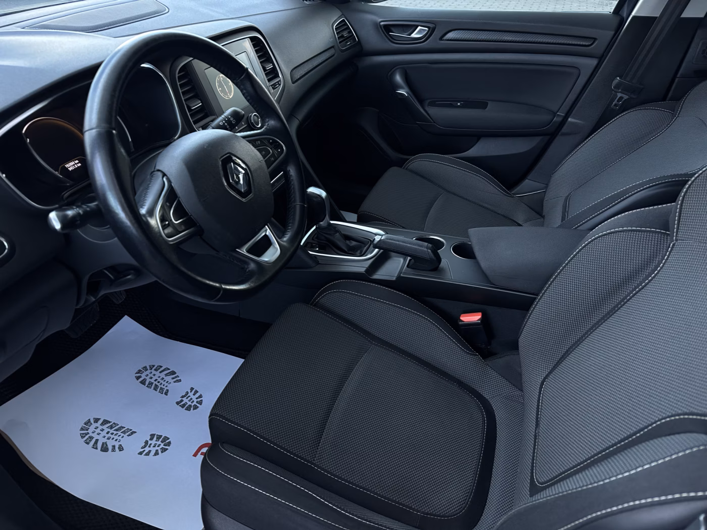 Renault Megane фото 8