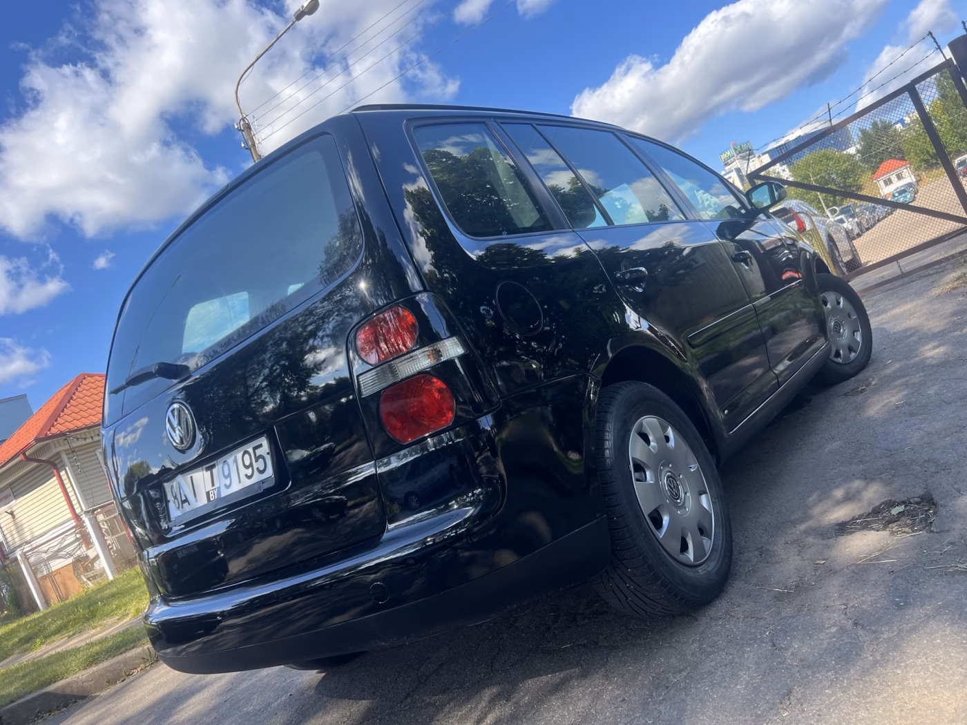 Volkswagen Touran фото 2