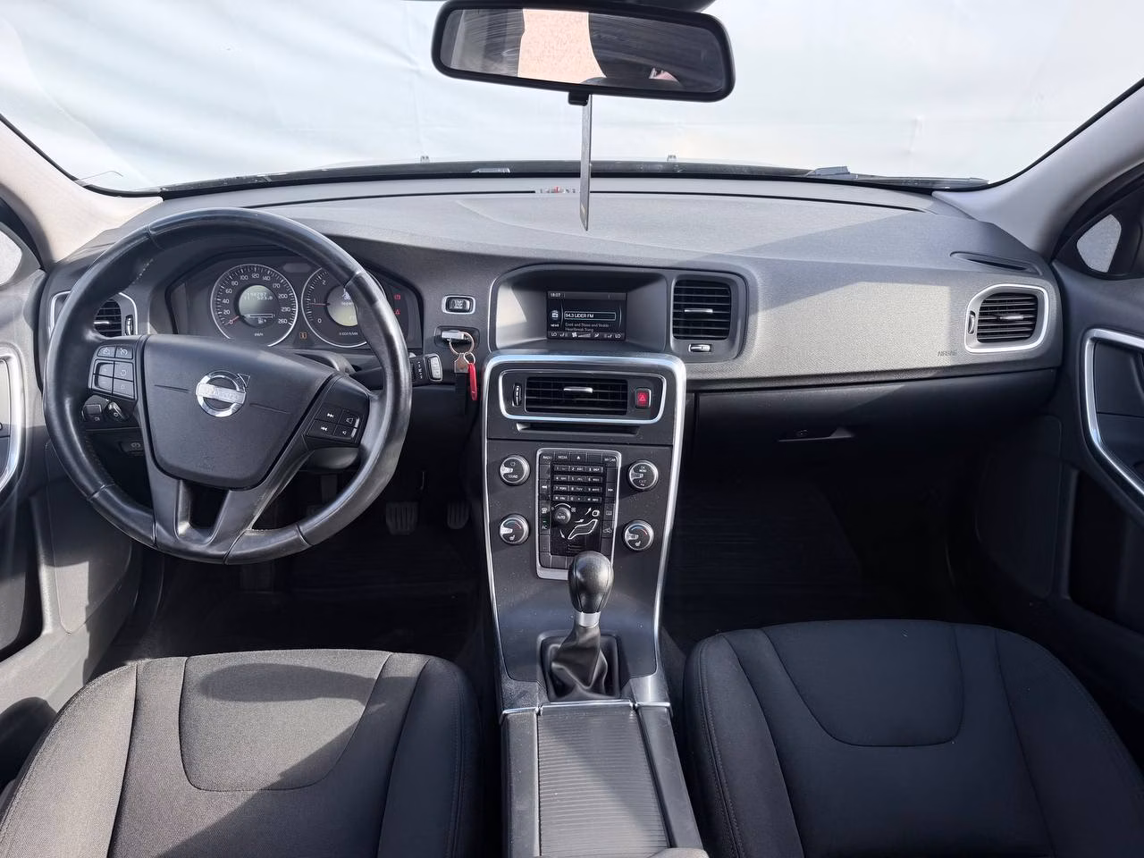 Volvo V60 фото 10