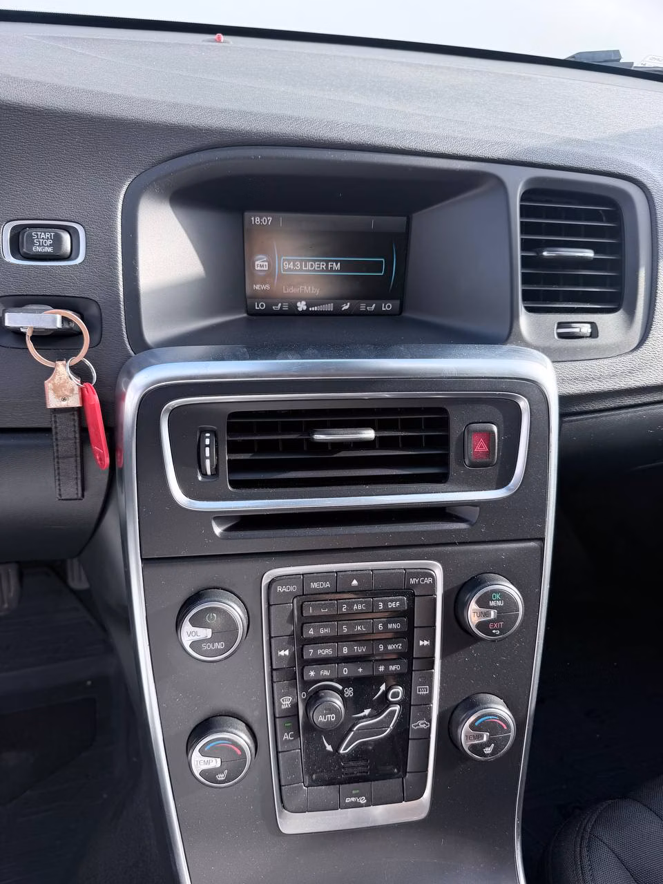 Volvo V60 фото 9