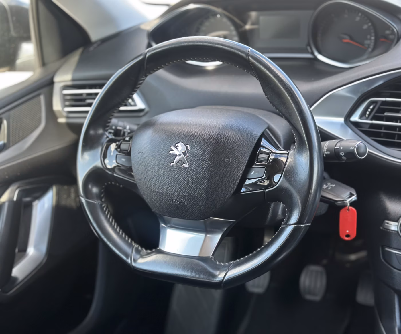 Peugeot 308 фото 14