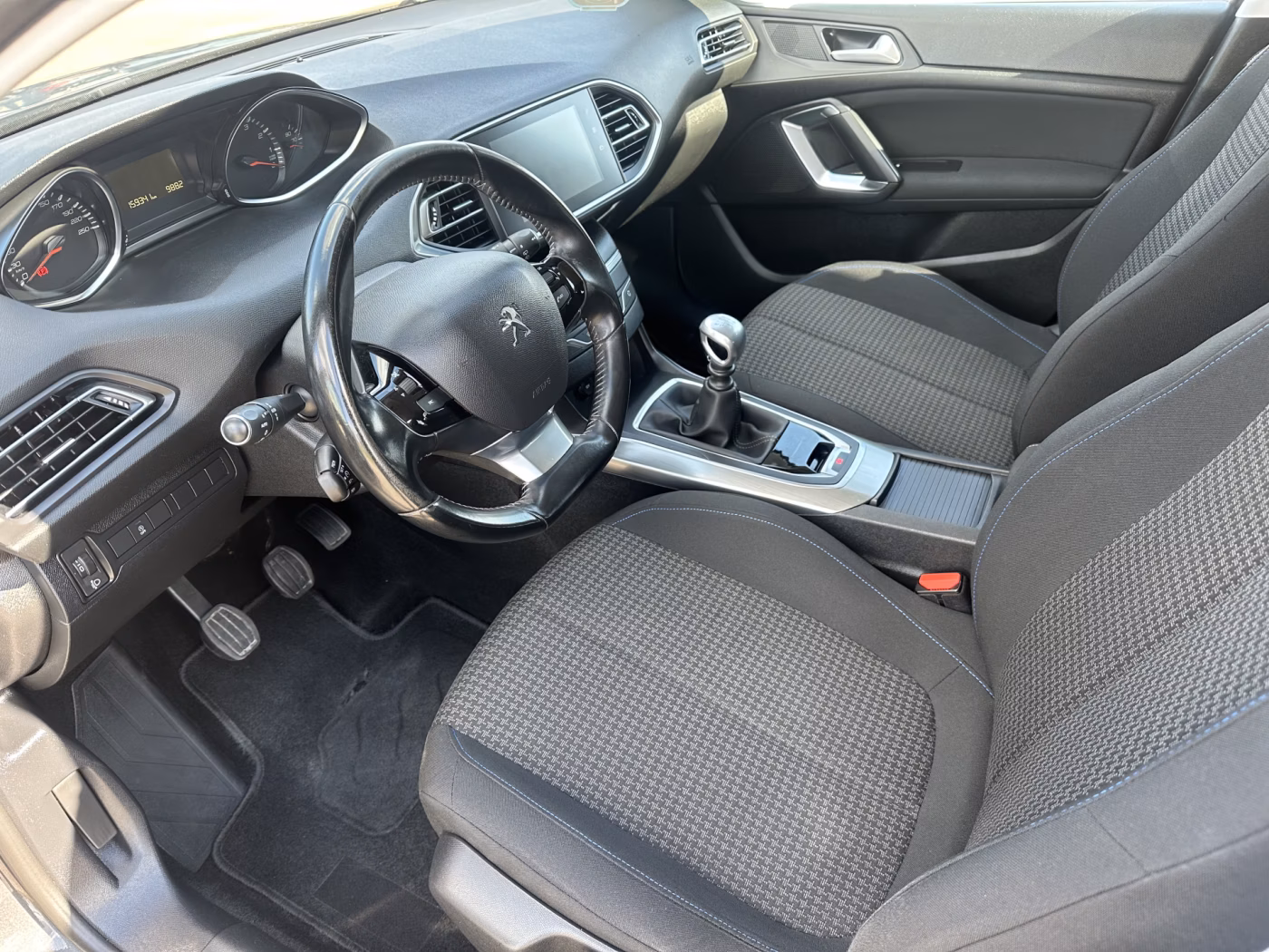 Peugeot 308 фото 8