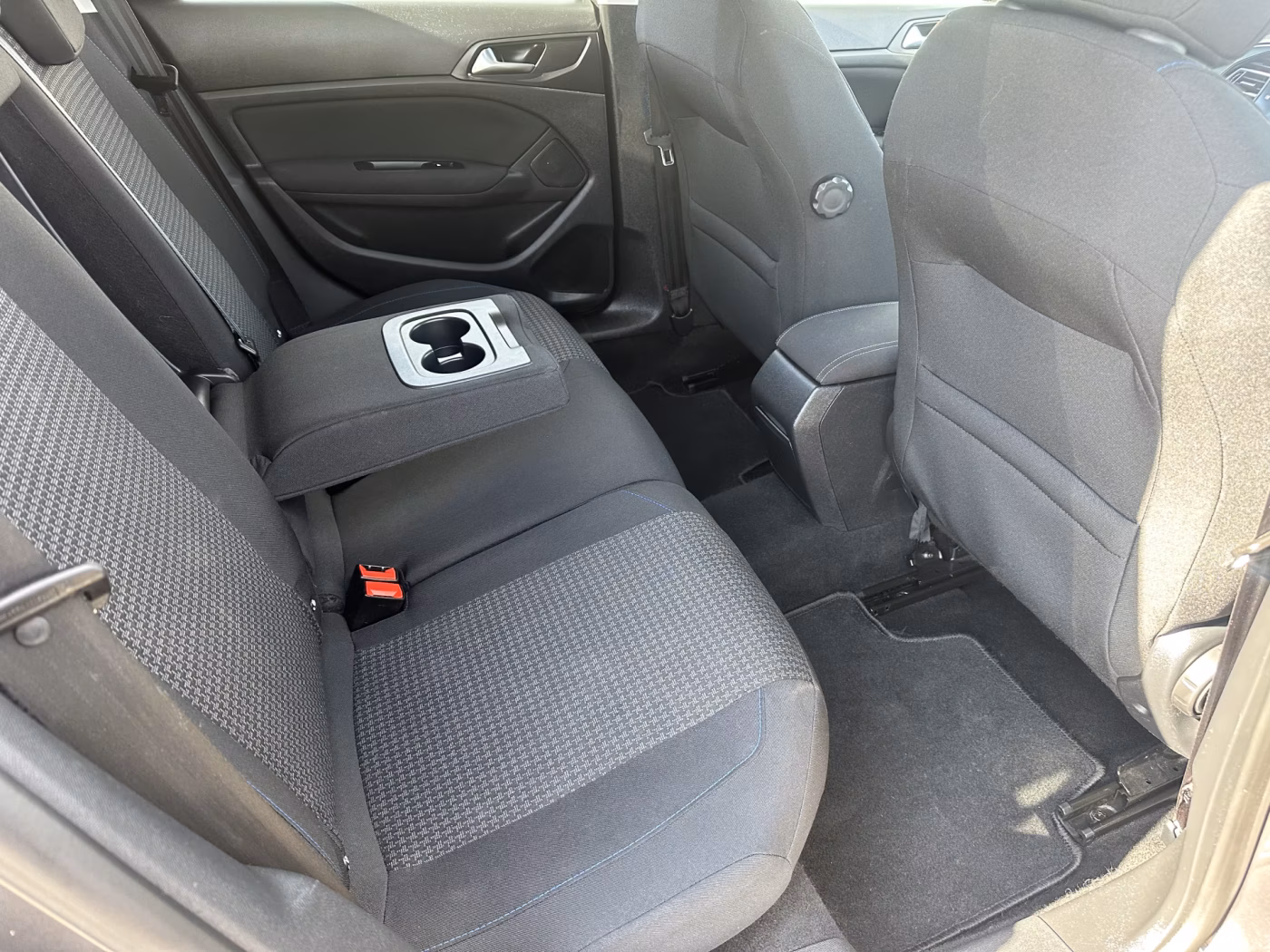 Peugeot 308 фото 11