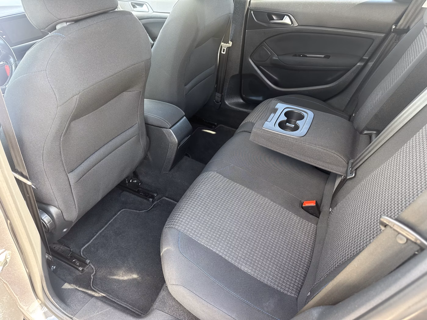 Peugeot 308 фото 9