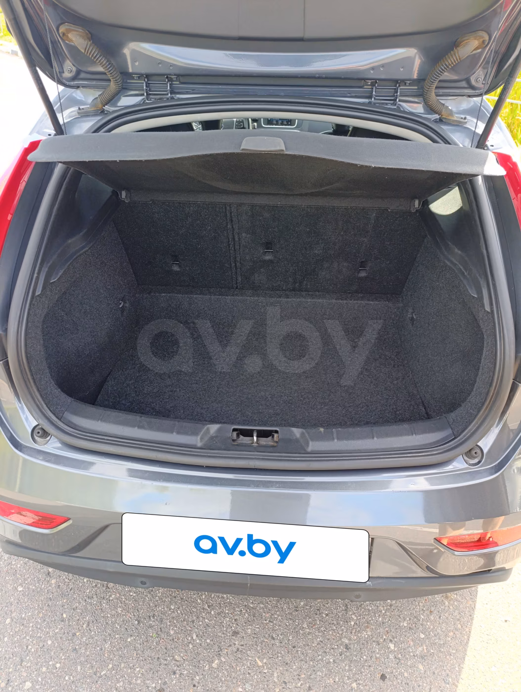 Volvo V40 фото 12
