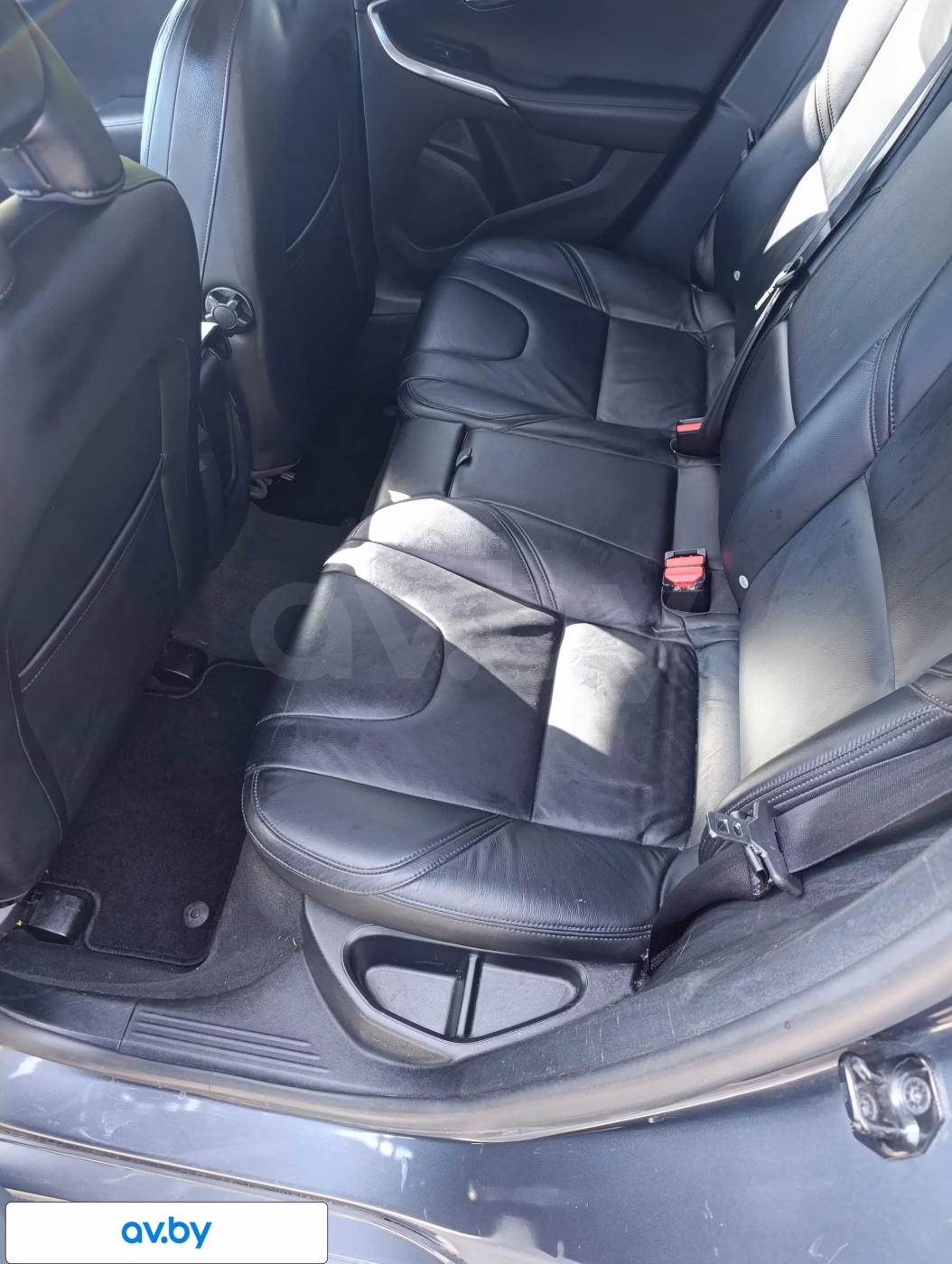 Volvo V40 фото 15