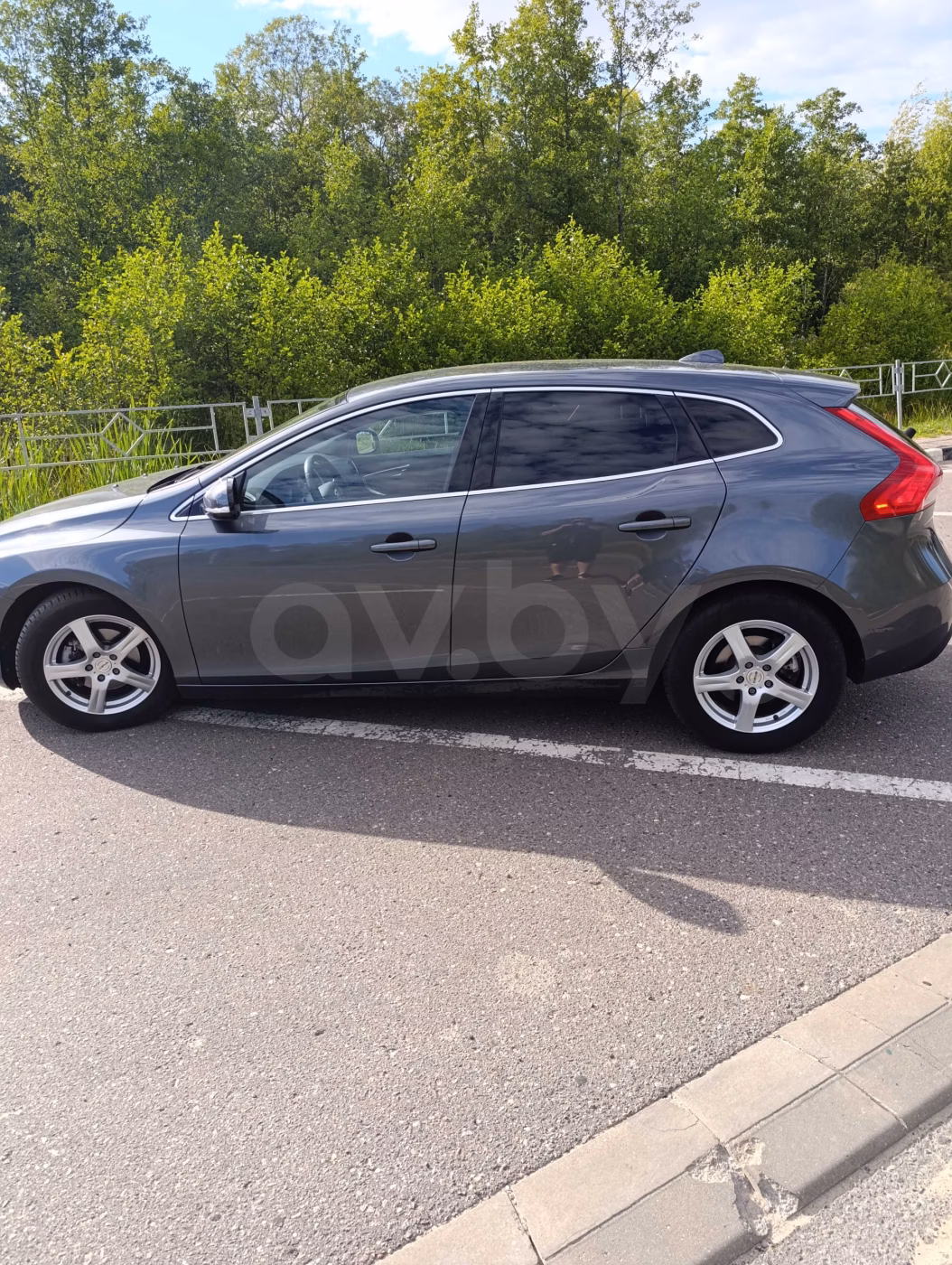 Volvo V40 фото 17
