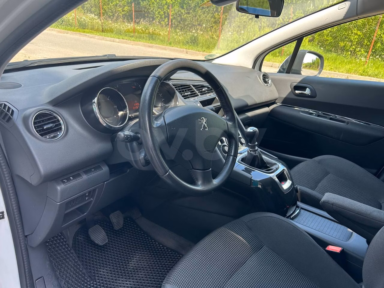 Peugeot 5008 фото 12
