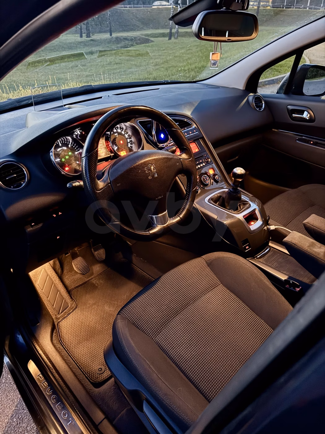 Peugeot 5008 фото 9