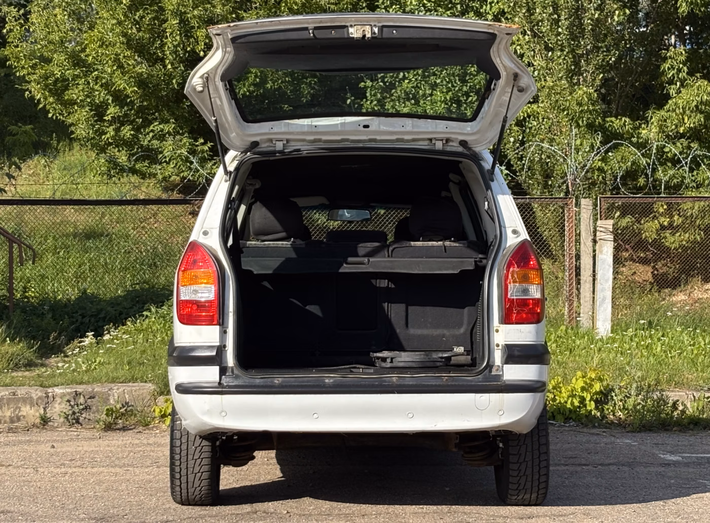 Opel Zafira фото 8
