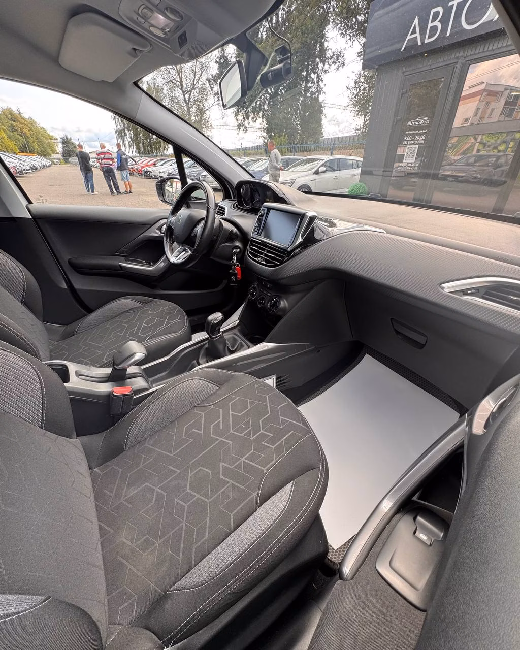 Peugeot 2008 фото 10