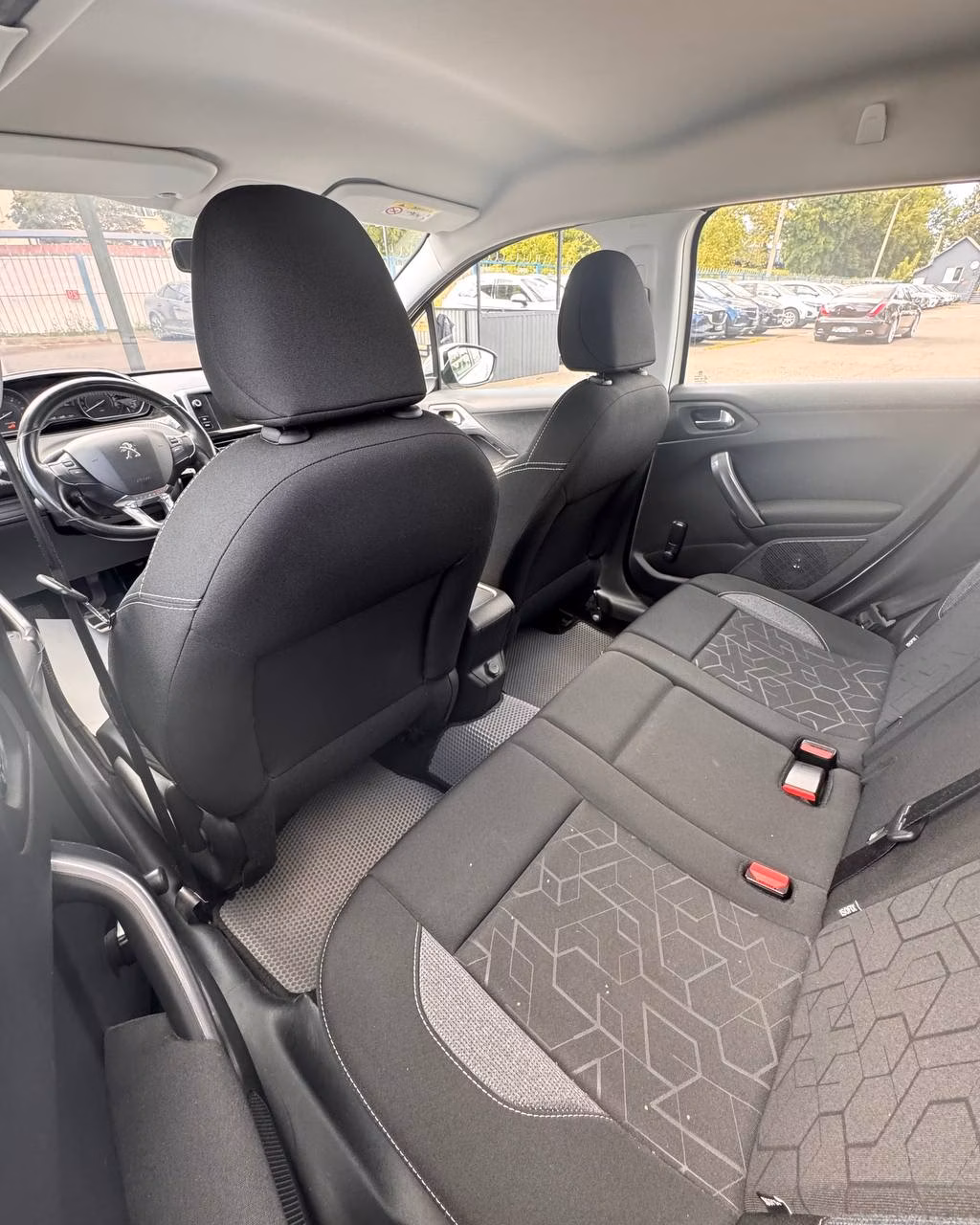 Peugeot 2008 фото 11
