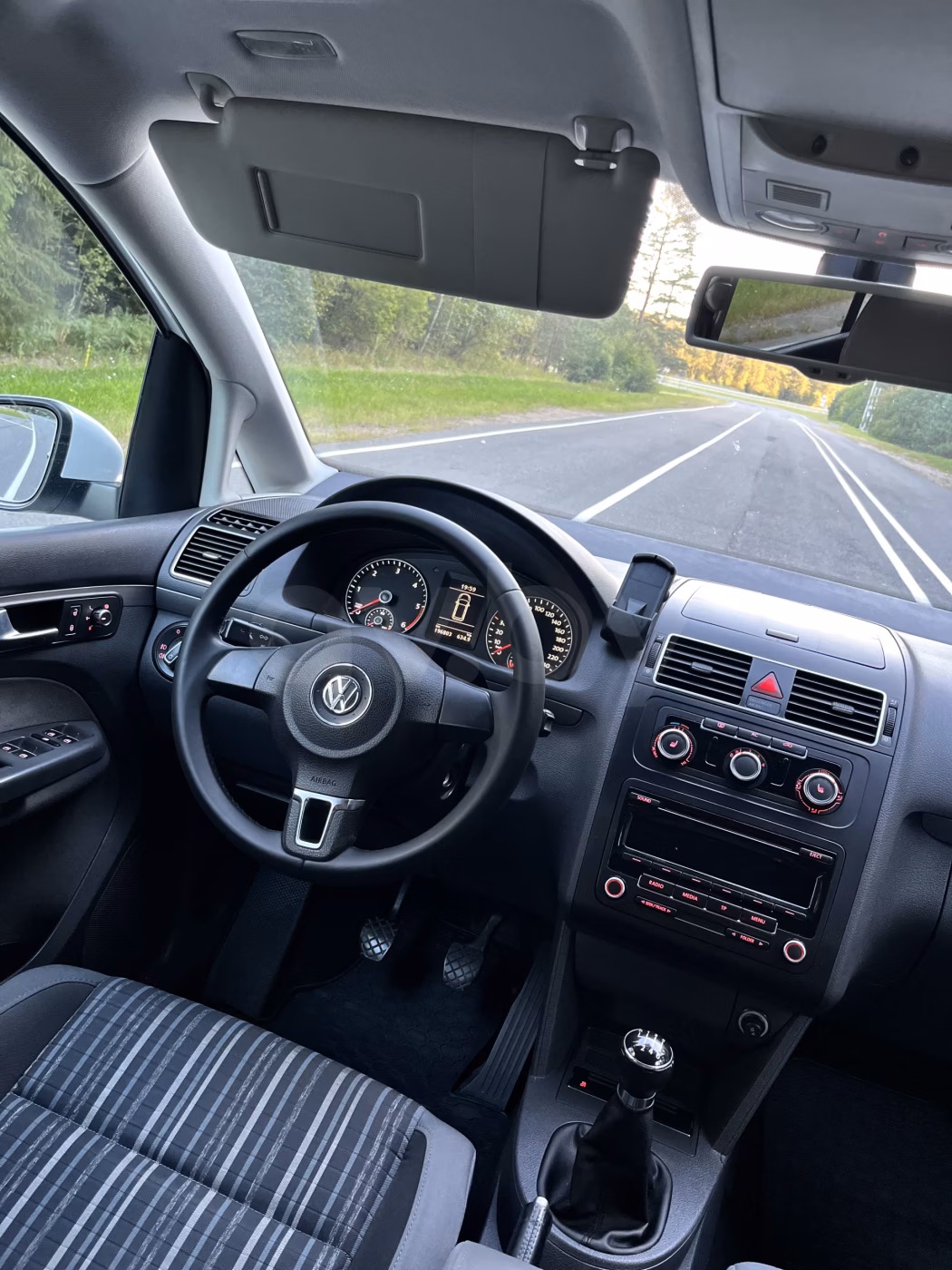 Volkswagen Touran фото 22